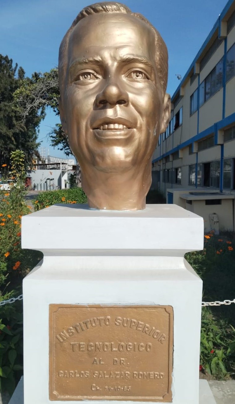 Busto en homenaje al Dr. Carlos Salazar Romero